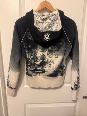 lululemon athletica special edition size 6 Hoodie with face graphic. RARE